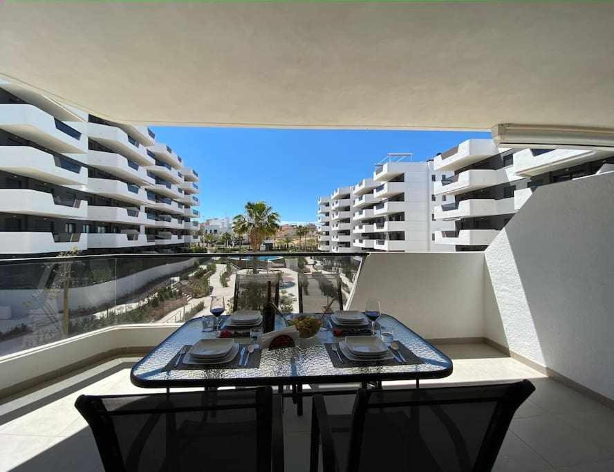 Moderno A 500 M De La Playa Apartment *